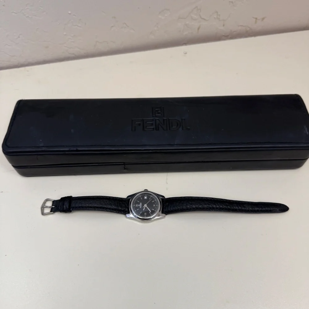 ✨ Vintage Fendi 210L Stainless Steel Watch – Excellent Condition! ✨ - Picture 4 of 11